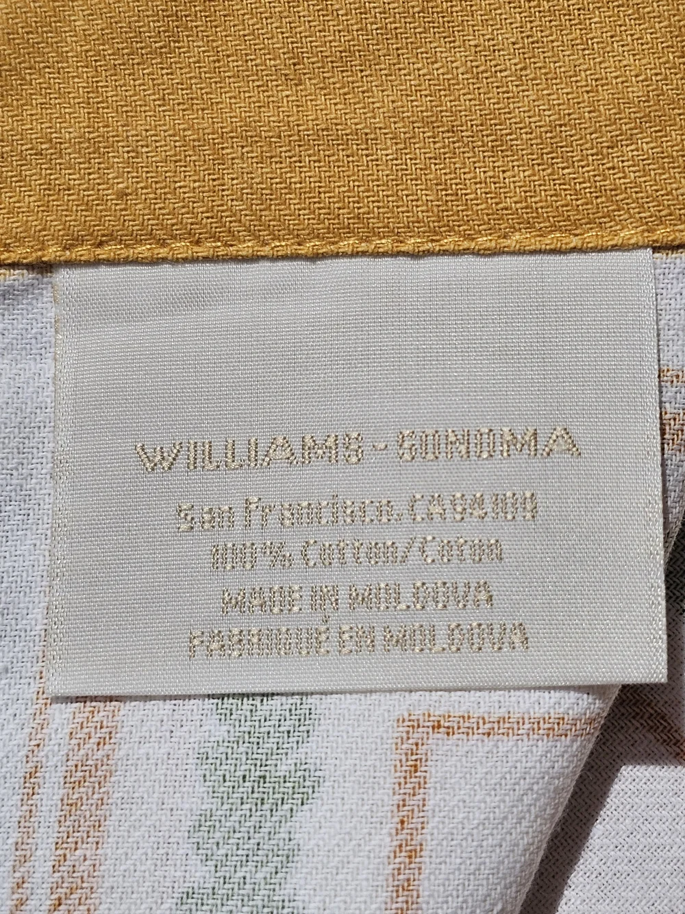Williams Sonoma Rooster Kitchen Napkins (2) in Yellow and Multicolor